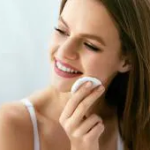 Többlépcsős arctisztító rutin. Hogyan végezzük ezt otthon?