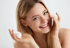 Mitől a legjobb egy szem alatti krém? Vessen egy pillantást az összetevőkre, melyek csodát tesznek