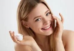 Mitől a legjobb egy szem alatti krém? Vessen egy pillantást az összetevőkre, melyek csodát tesznek